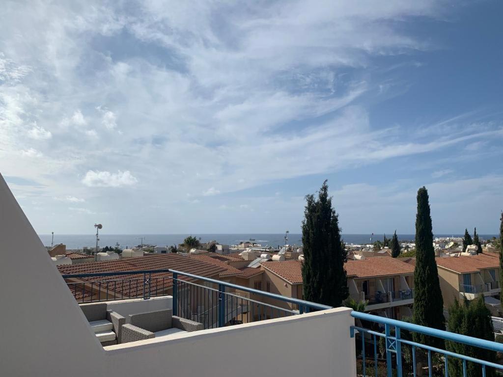 Regina Gardens - Spacious 3 Bed, 2 Bath Maisonette Paphos Exteriör bild