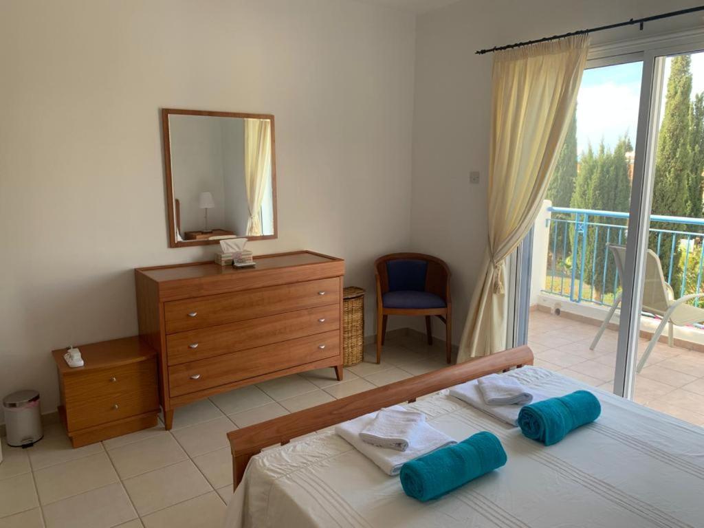Regina Gardens - Spacious 3 Bed, 2 Bath Maisonette Paphos Exteriör bild