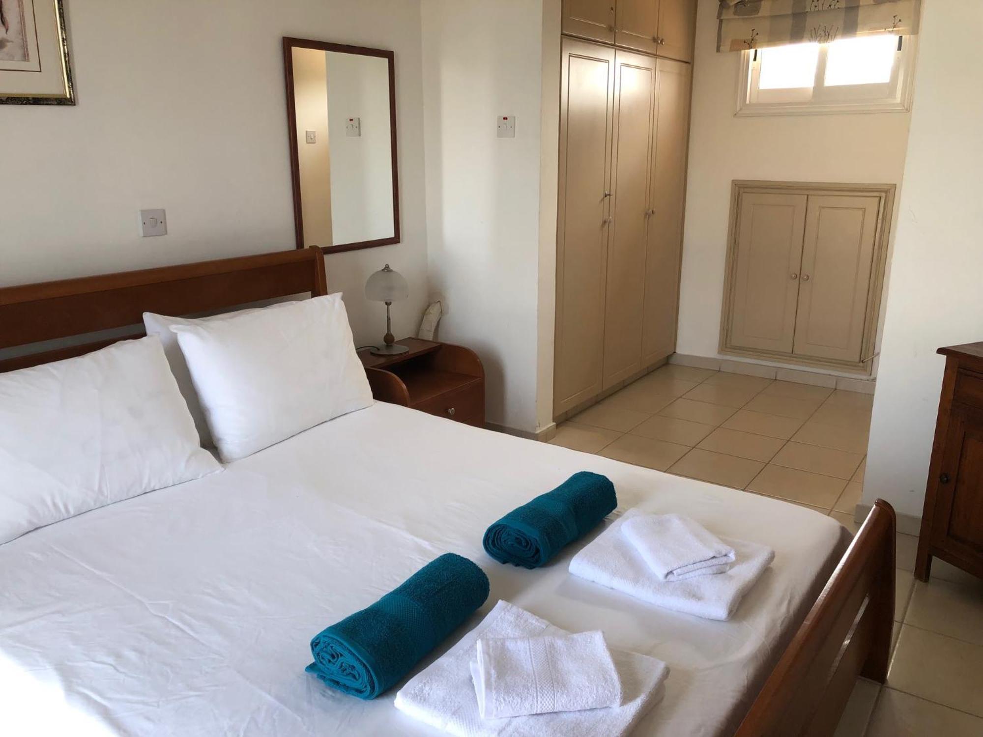 Regina Gardens - Spacious 3 Bed, 2 Bath Maisonette Paphos Exteriör bild