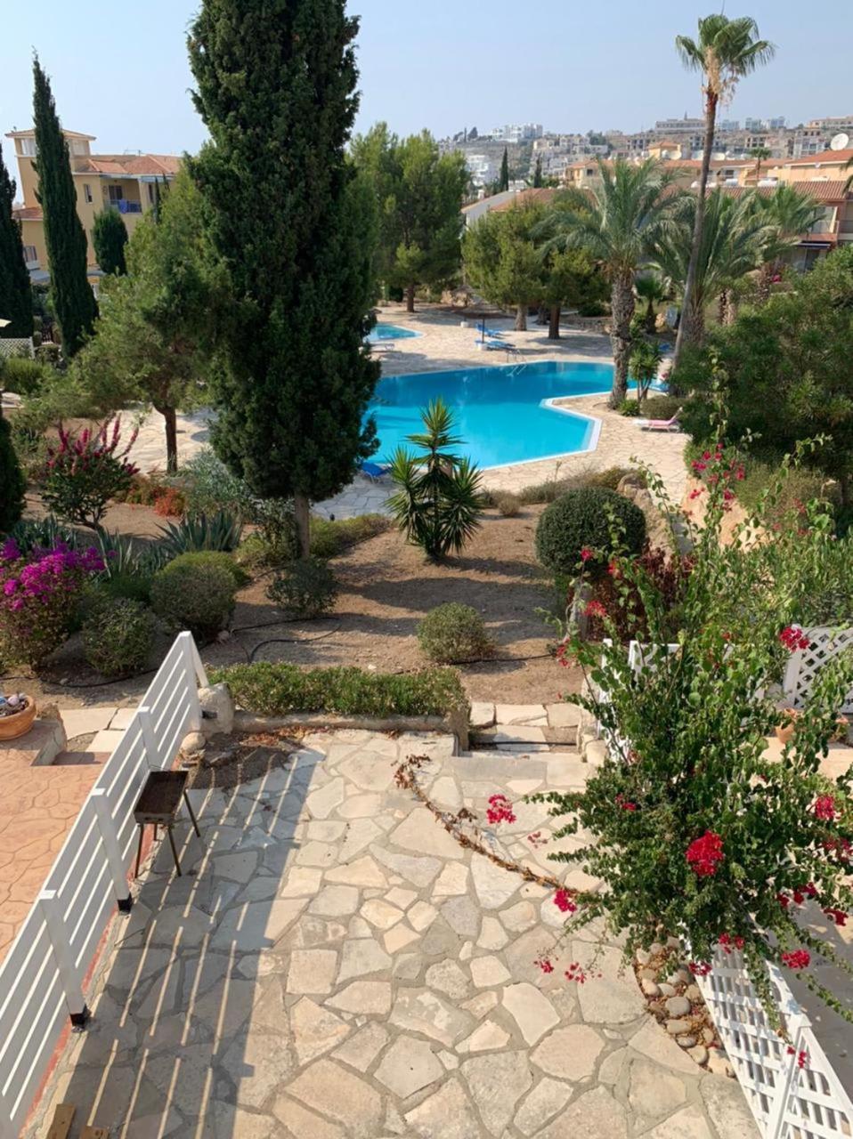 Regina Gardens - Spacious 3 Bed, 2 Bath Maisonette Paphos Exteriör bild