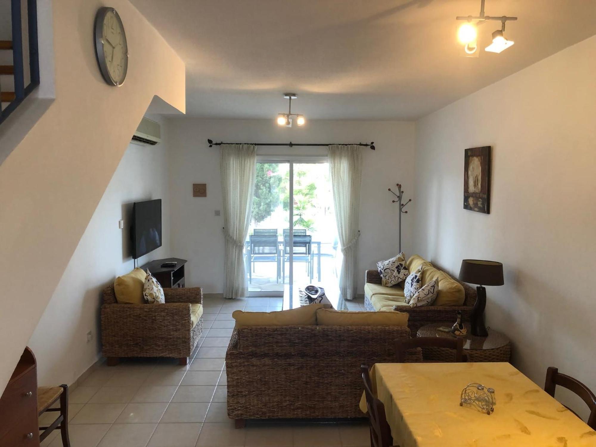 Regina Gardens - Spacious 3 Bed, 2 Bath Maisonette Paphos Exteriör bild