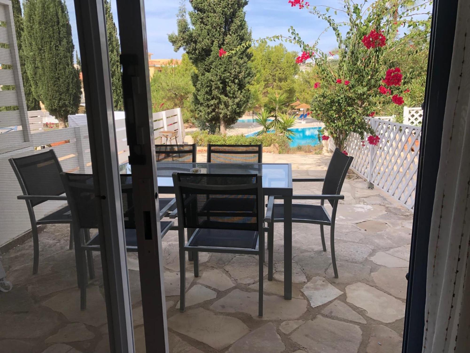 Regina Gardens - Spacious 3 Bed, 2 Bath Maisonette Paphos Exteriör bild