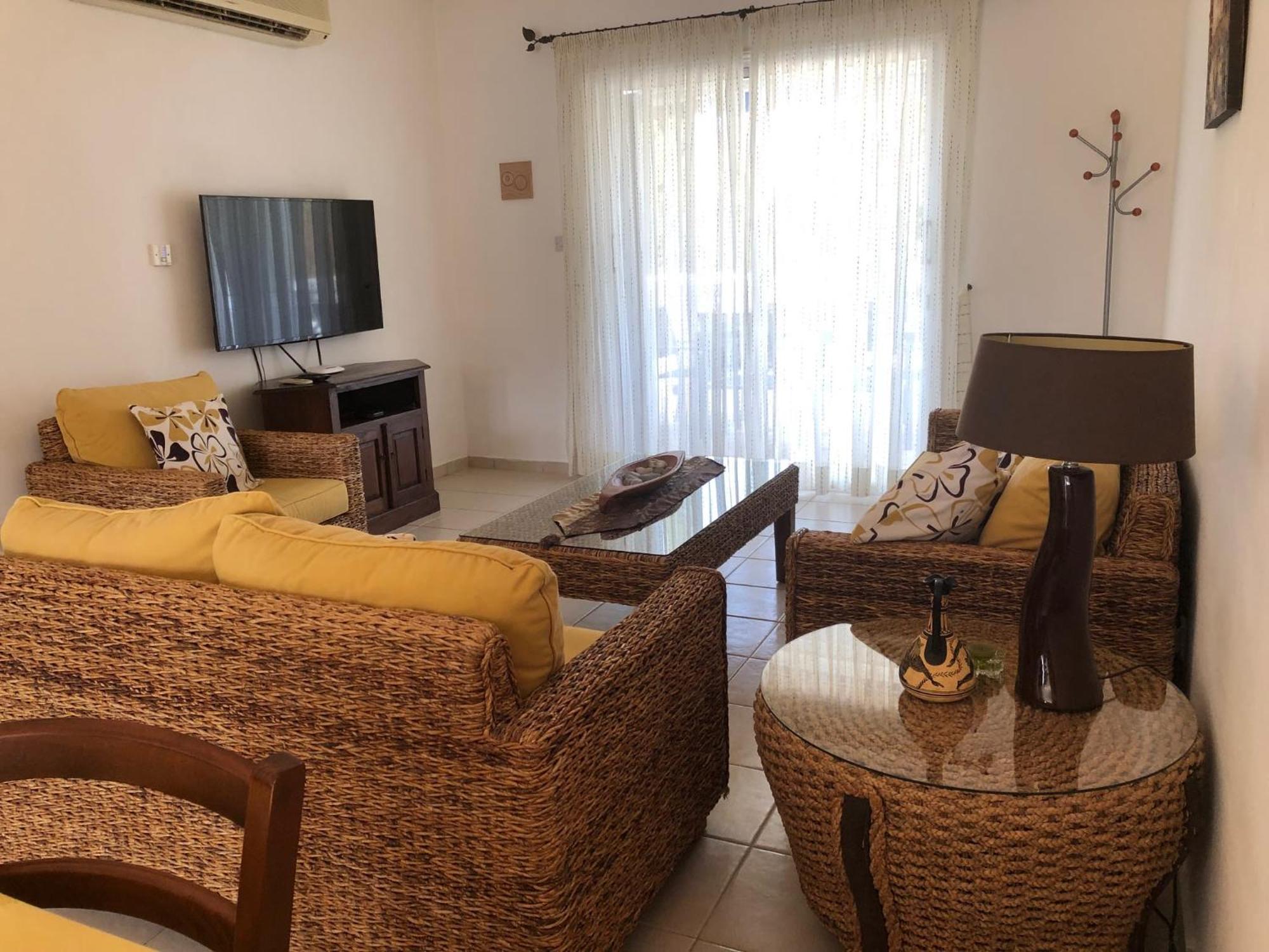 Regina Gardens - Spacious 3 Bed, 2 Bath Maisonette Paphos Exteriör bild