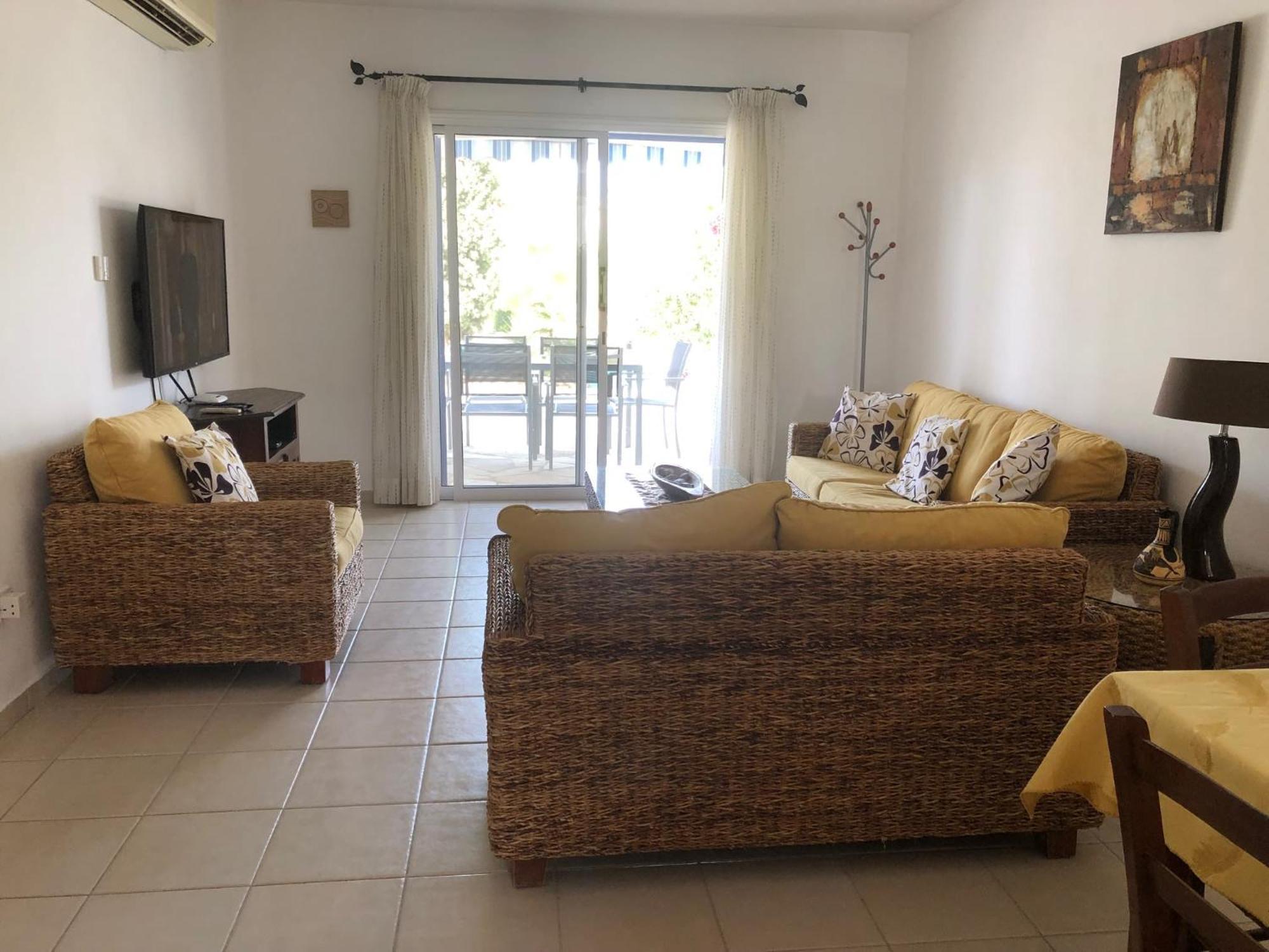 Regina Gardens - Spacious 3 Bed, 2 Bath Maisonette Paphos Exteriör bild